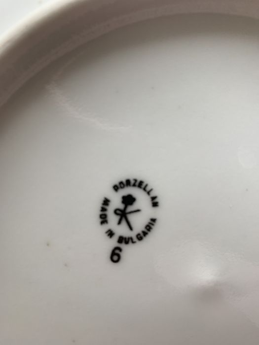 Стара порцеланова купа със златен кант оечат 6