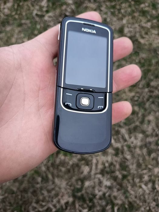 De vanzare Nokia 8600 luna