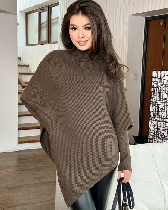 Новый пончо зимний. Колье в подарок