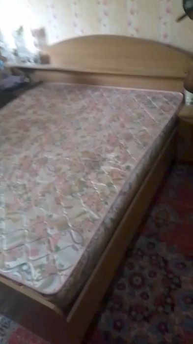 Продаётся спальный гарнитур.