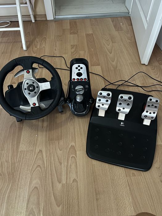 Logitech G25 +волан, педали и шифтър