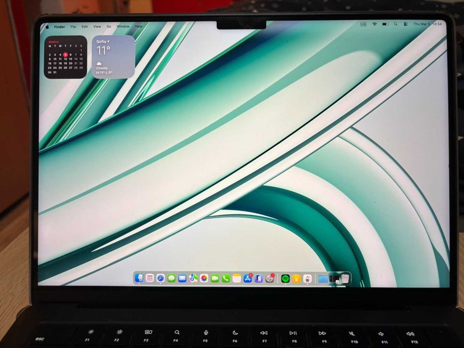 MacBook Pro M5 Pro – Почти като нов + Подарък калъф + батерия