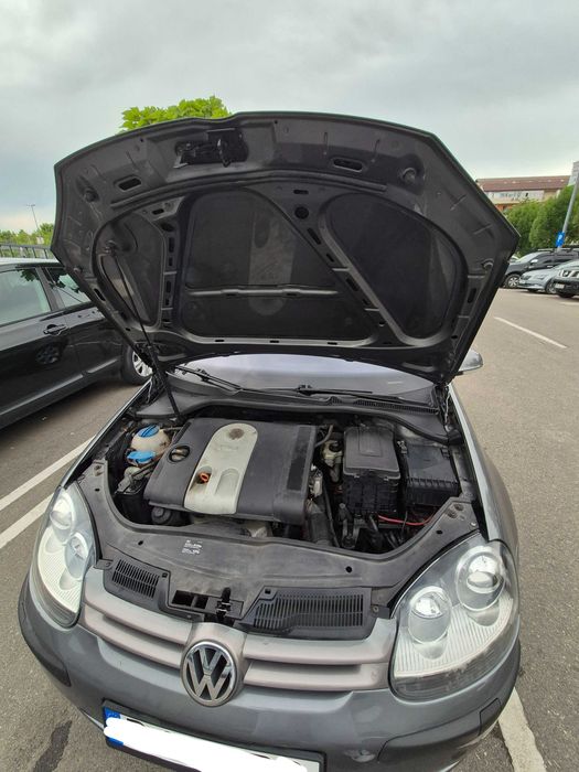 Volkswagen Golf V 1.6 FSI