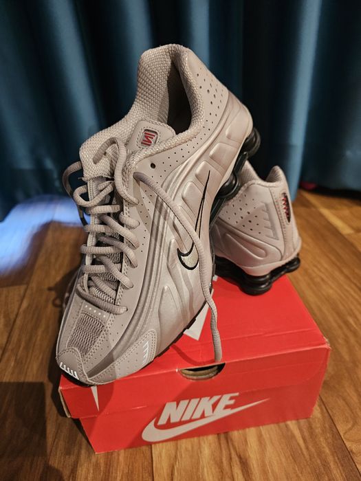 Оригинални маратонки Nike  Air Shox R4