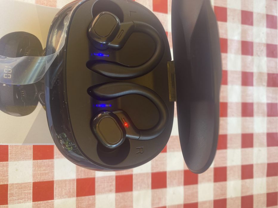 Слушалки с преводач на 144 езика в реално време