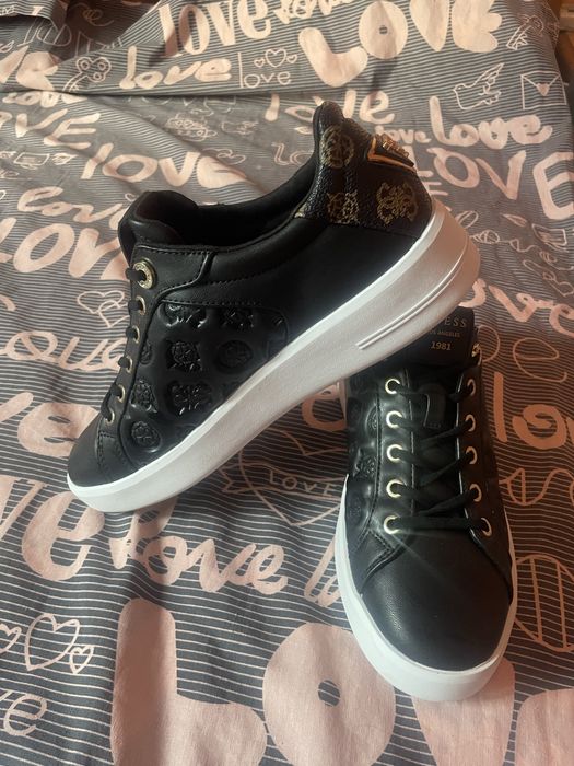 ОригиналниСникърси Guess 39 номер 25 см