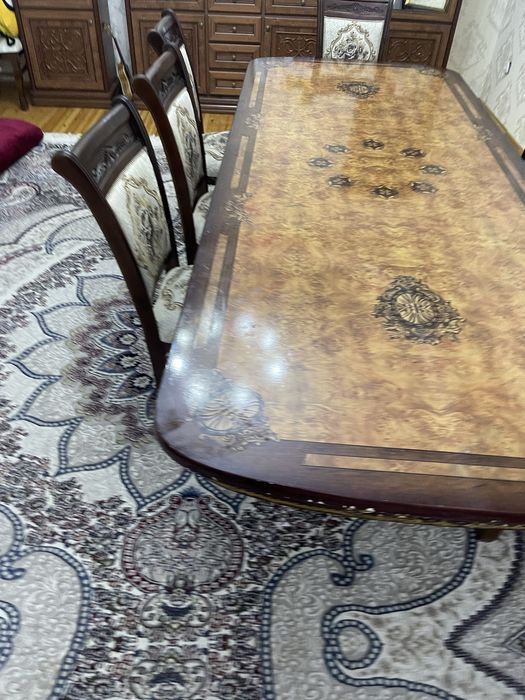 Стол со стульями