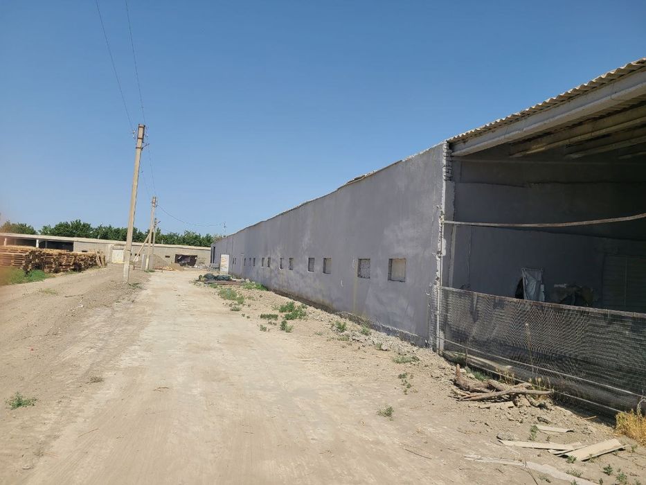 Нотурар бино сотилади