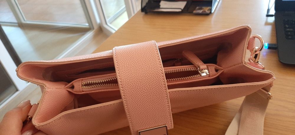 Poseta Valentino roz