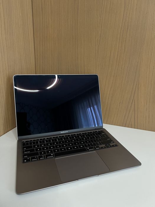 Macbook air (M1, 2020)