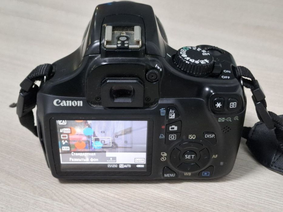 Canon EOS 1100D + объектив 18–55 мм