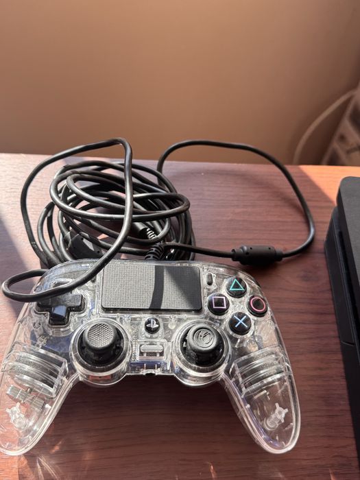 Продавам PlayStation 4 плюс