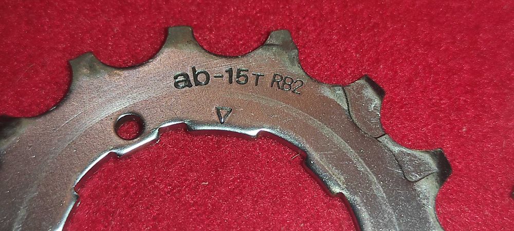 13 bucati pinioane pt. caseta SHIMANO. nu cunosc modelul xtr - xt - dura ace - ultegra - 105 etc