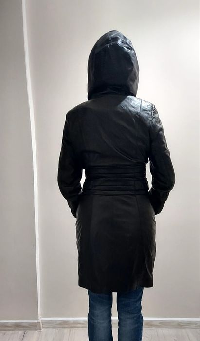 Кожаный женский плащ