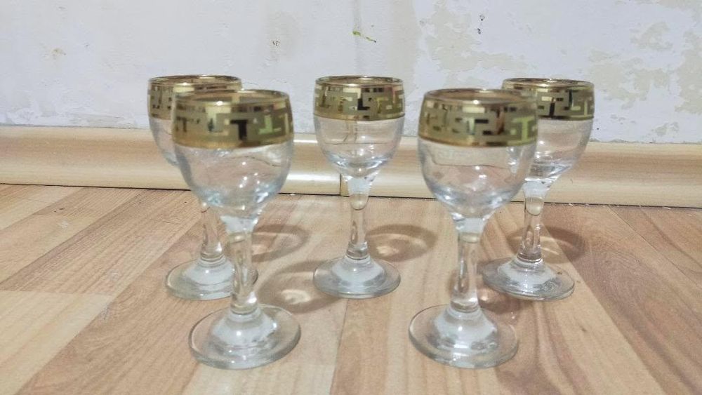 продам стеклянные бокалы-рюмки