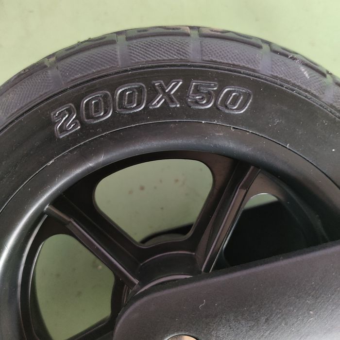 Колесо с вилкой для инвалидной коляски