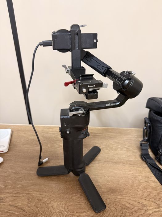 Продам стабилизатор dji RS3 mini