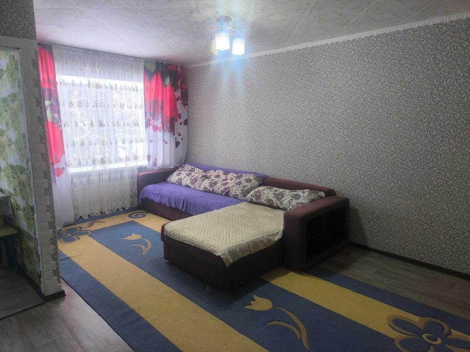 Продам квартиру на 1-м районе