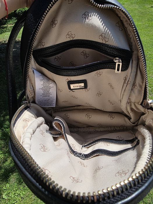 Раница Guess черна