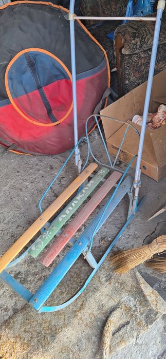 Санки . 4000 тг.