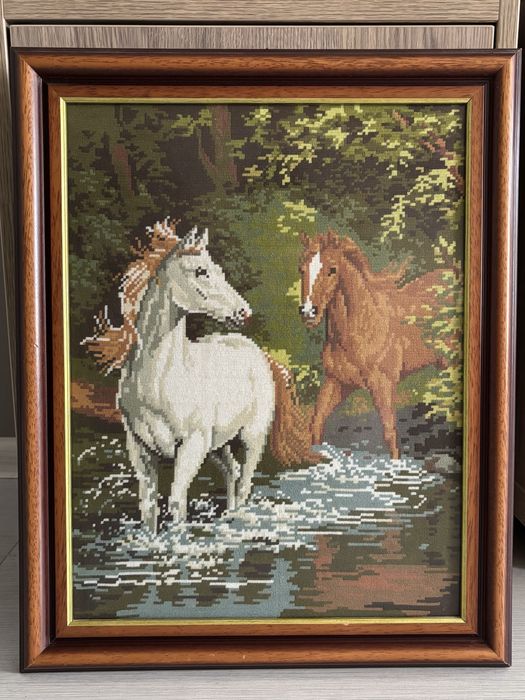 Гоблен “Коне на реката”