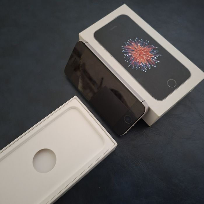 Iphone Se 32 gb серый