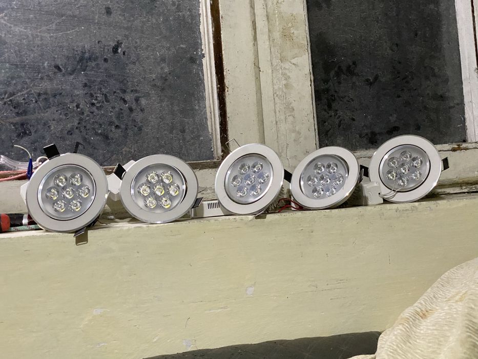 Продам спот 5 штук все рабочие