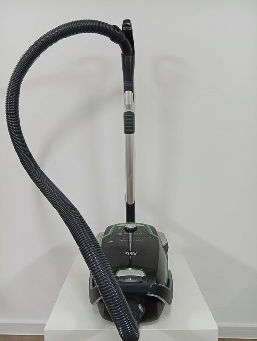AEG VX9-2-ÖKO прахосмукачка с торбичка 700W – тиха, работи отлично