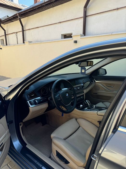 BMW Seria 5  F10 530d