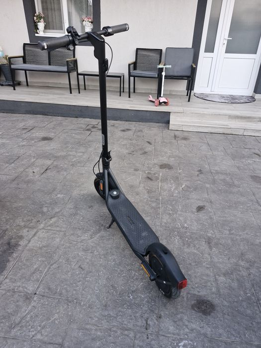Vând Ninebot f2 pro.
