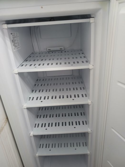 Продам компактный морозильник