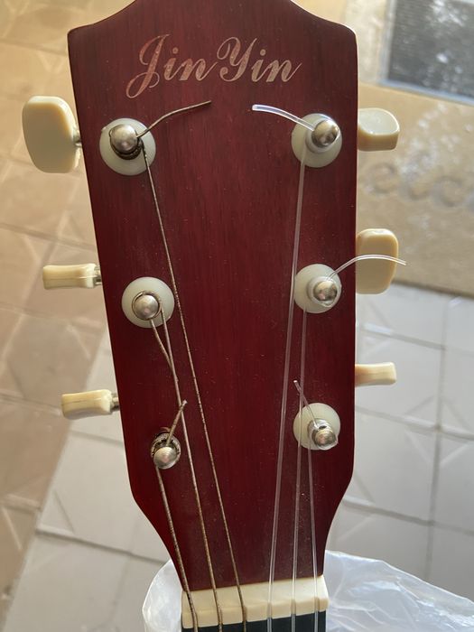 Гитара акустическия