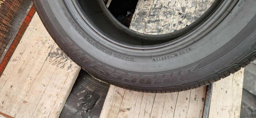 2 Anvelope ca noi Bridgestone 285 55 R18 de vara