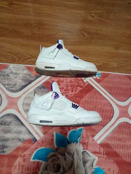 Adidasi Jordan 4 Metallic Purple