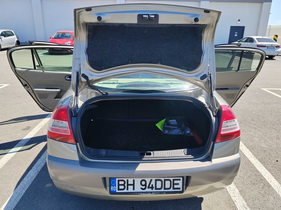 Se vinde Renault Megane II Sedan 1.6 16V benzina   2007 - 113CP