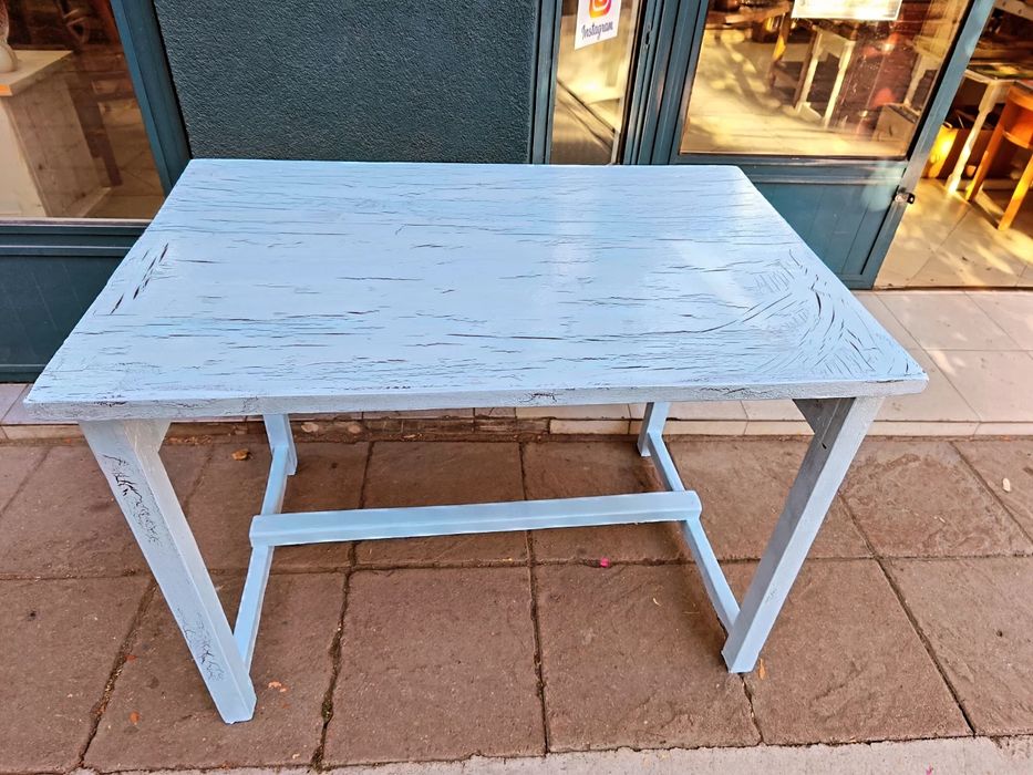 Реставрирана дървена маса