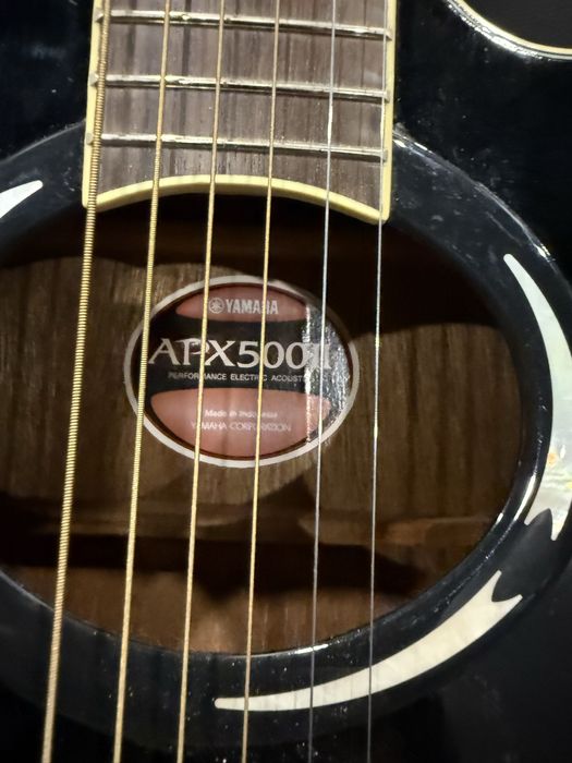 Продам электроакустическую гитару