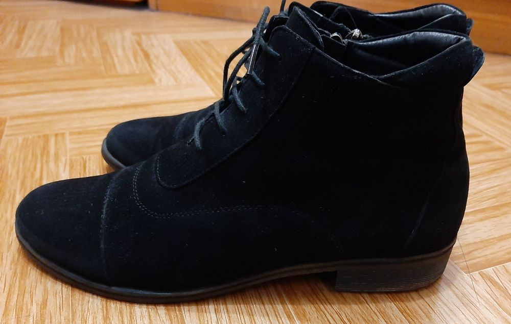 Женские кроссовки и ботинки