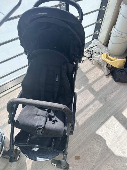 Коляска не рабочая bbyuyu