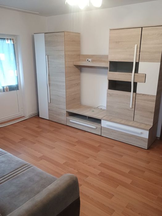 Inchiriez apartament 3 camere
