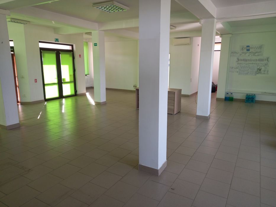 De închiriat spațiu comercial