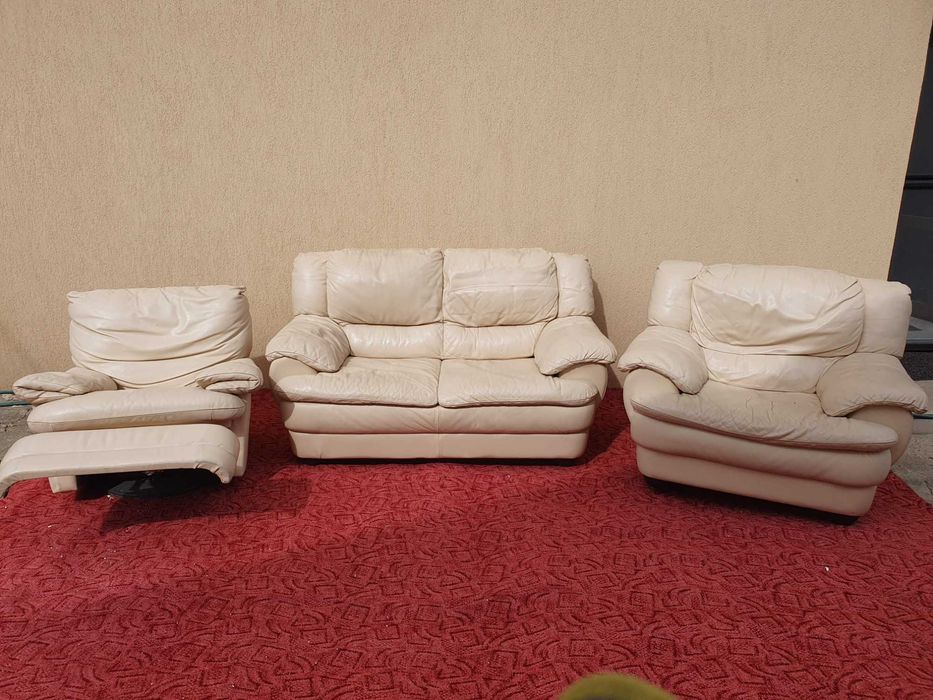 Vand canapea cu doua fotolii si masa sufragerie cu scaune