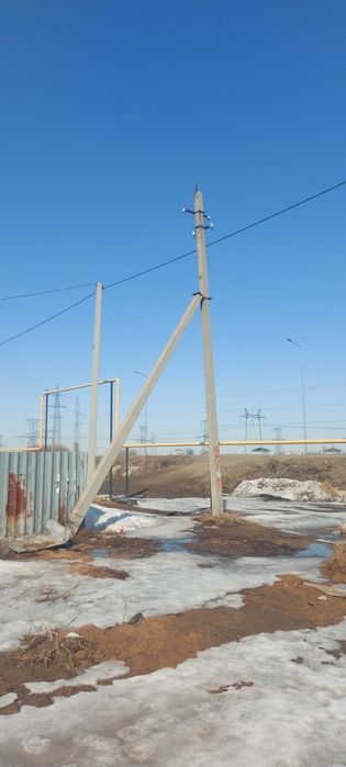 Бетонные столбы с опорами