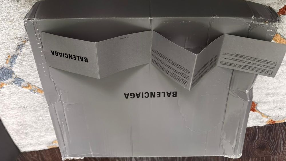 Продам новые кроссовки