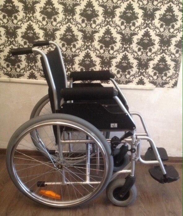 Кресло коляска по возрасту и весу человека отличного качества Германия