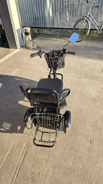 Triciclu electric impecabil