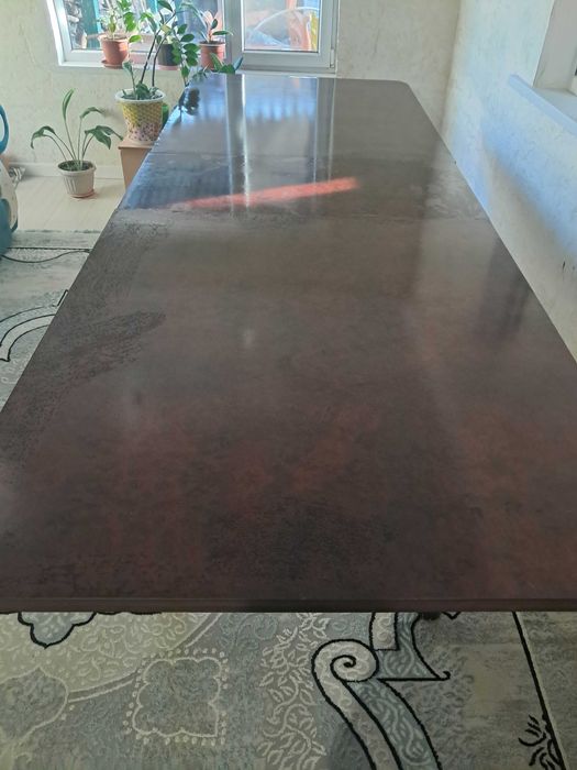 Гостиный стол коричневый