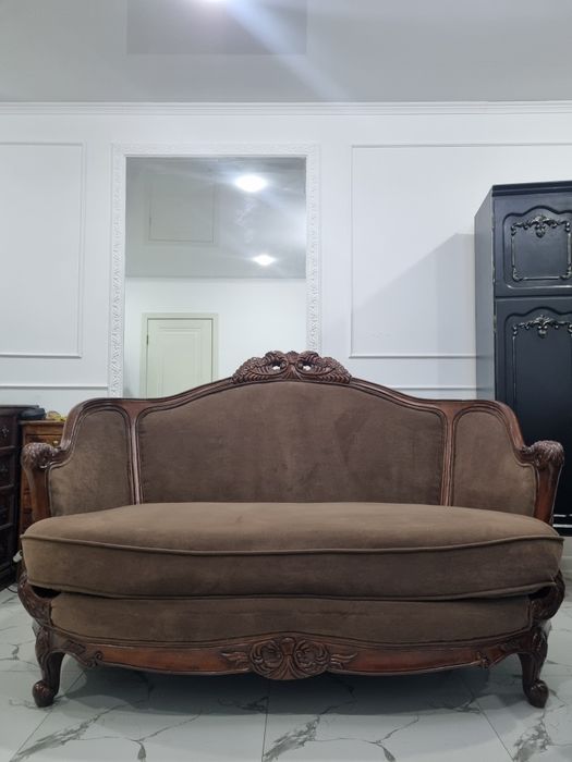 Два дивана и кресло (Италия).