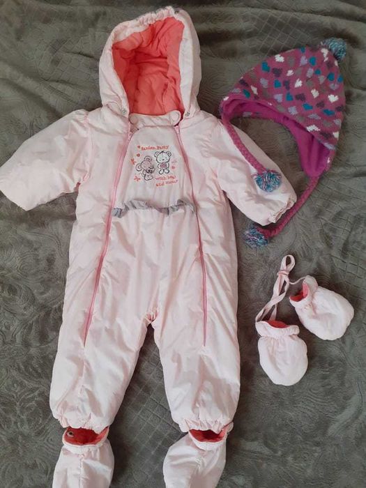 Продается демисезонный комбинезон для девочки