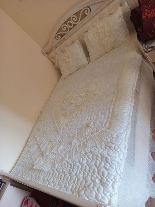 Spalniy mebel SROCHNA sotiladi